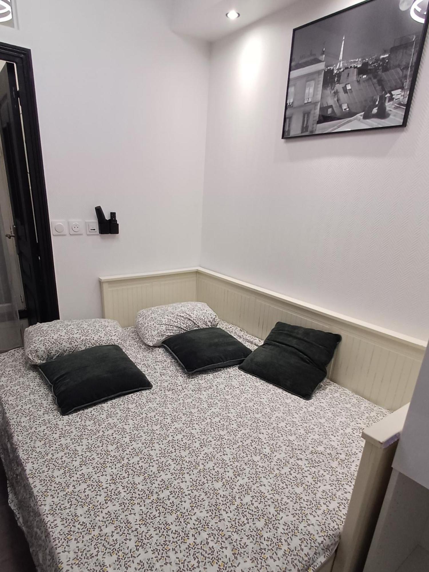 Bright Small Studio Paris Saint Ouen Bagian luar foto